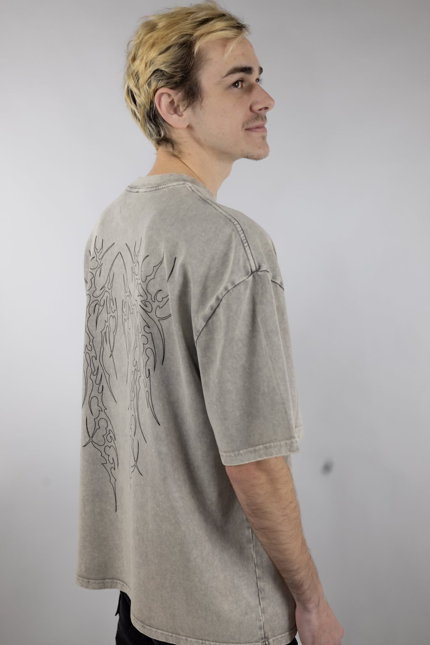 Raver Sigil Oversized Tee | Snow Grey